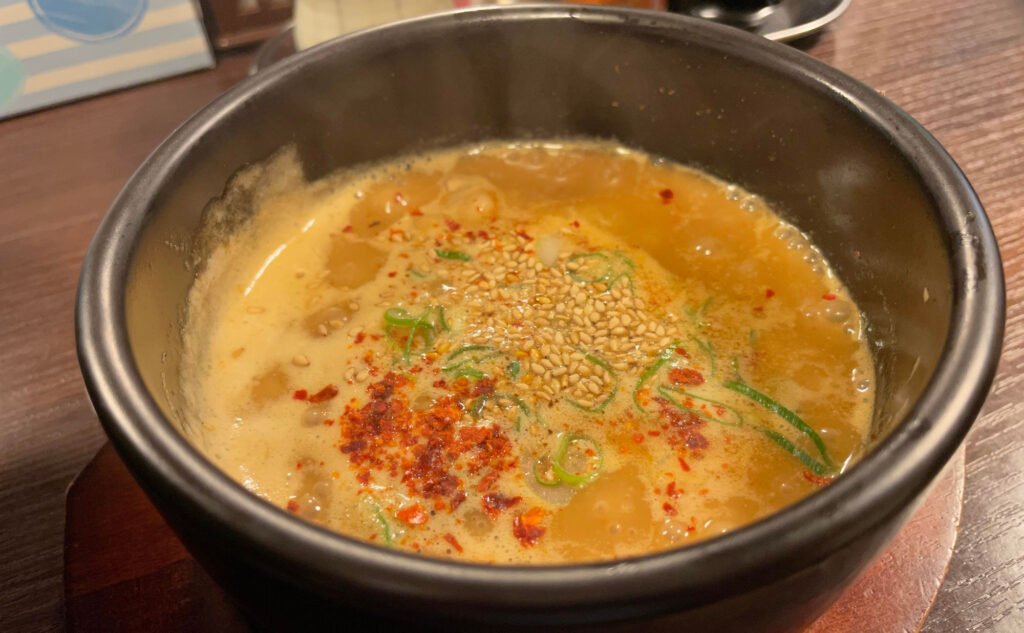 熱海　ラーメン「維新」(Ishin)熱海本店　辛鶏とん　スープ