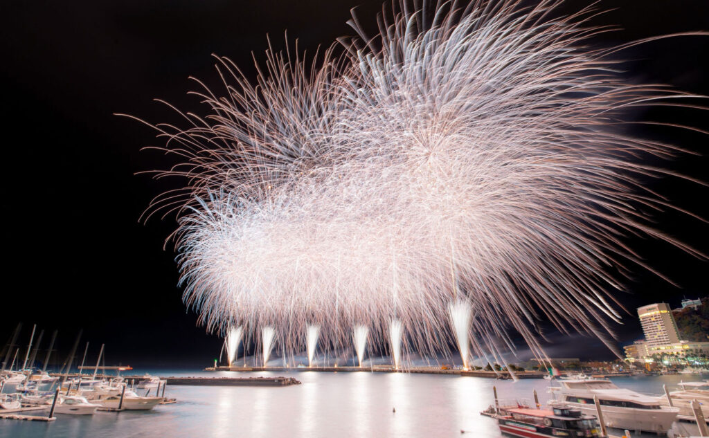 Atami Marine Fireworks Festival: July 25th (Friday)