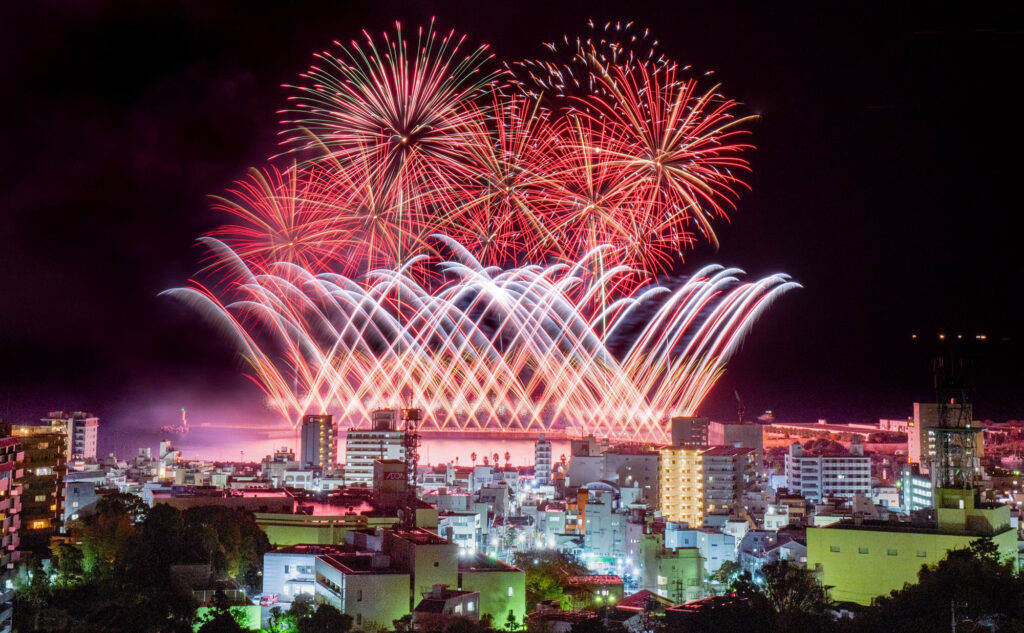 熱海海上花火大会：8/8(金)
